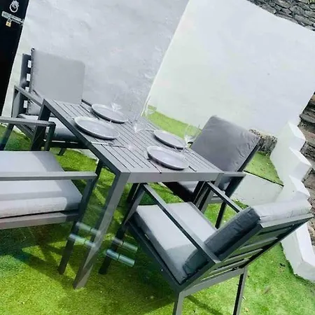 Feriehus Rose Cottage, Centre, Access *