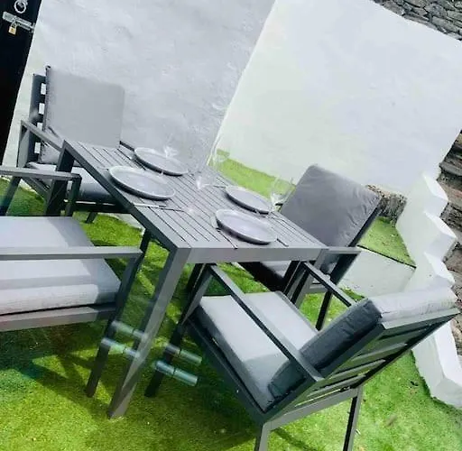 Vakantiehuis Rose Cottage, Centre, Access *