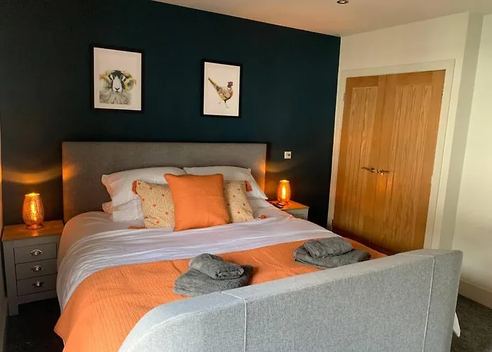 Rose Cottage, Centre, Access