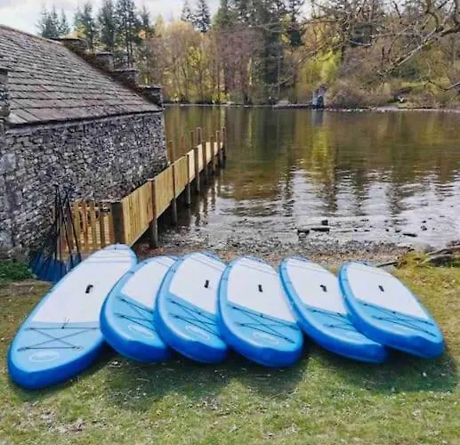 Rose Cottage, Centre, Access