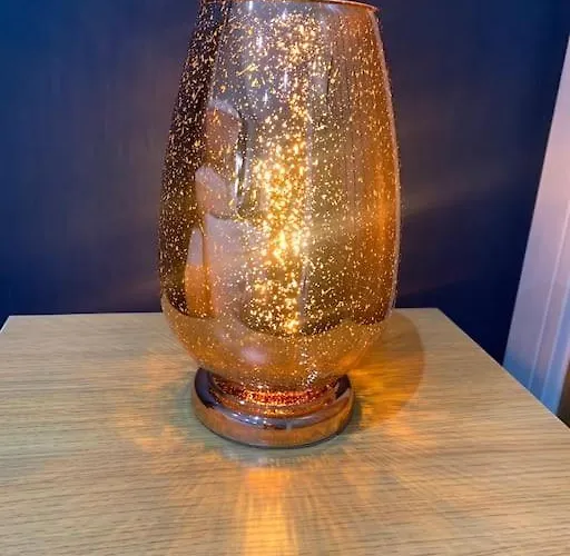 Rose Cottage, Centre, Access *