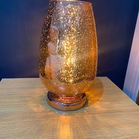 Rose Cottage, Centre, Access *